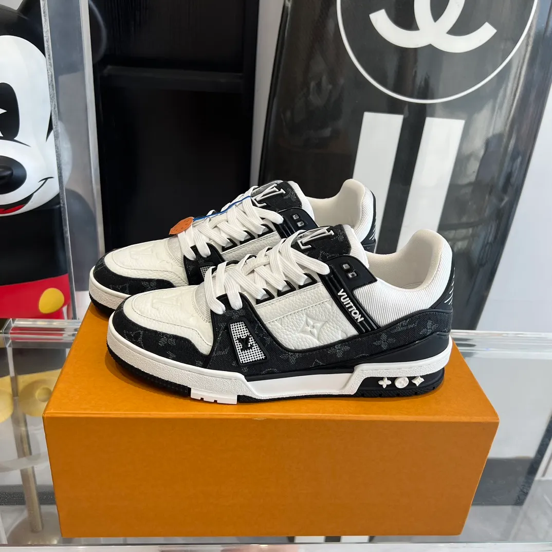 👟👟Ex-factory price 840👟👟 Women's shoes factory Couple model 👫LV Trainer series basketball sneakers🌟 Original molded TPU outsole The texture is the same as the original ⚠️Original development Top version All details are consistent with the original ⚠️ Size: 35-45